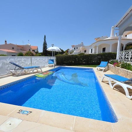 Well-Appointed Villa Is Situated In The Popular Resort Of Vilamoura Quarteira Zewnętrze zdjęcie