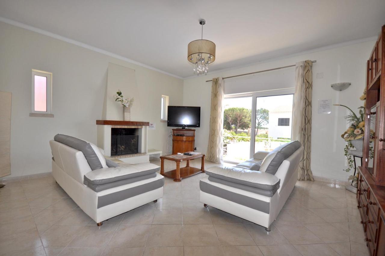 Well-Appointed Villa Is Situated In The Popular Resort Of Vilamoura Quarteira Zewnętrze zdjęcie