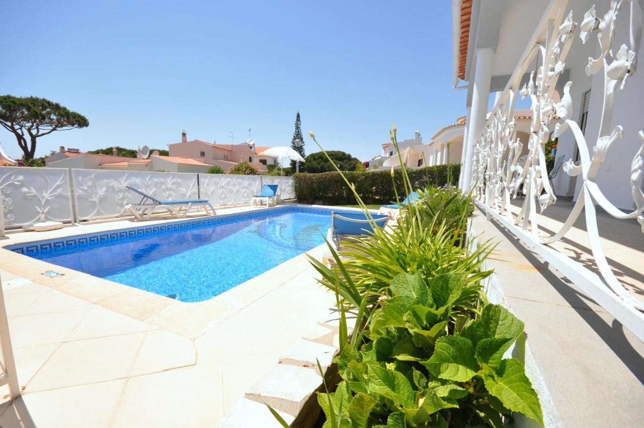 Well-Appointed Villa Is Situated In The Popular Resort Of Vilamoura Quarteira Zewnętrze zdjęcie