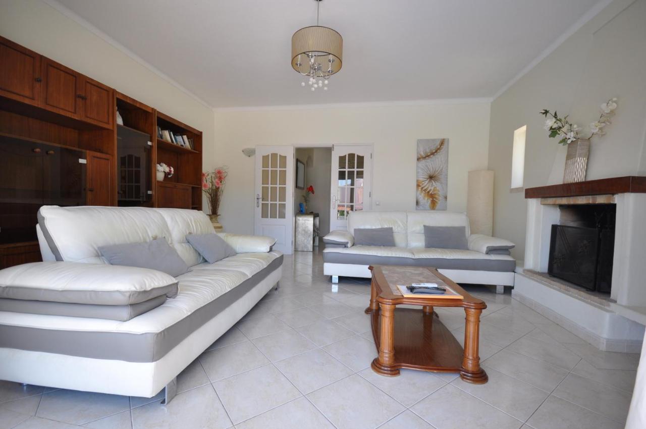 Well-Appointed Villa Is Situated In The Popular Resort Of Vilamoura Quarteira Zewnętrze zdjęcie