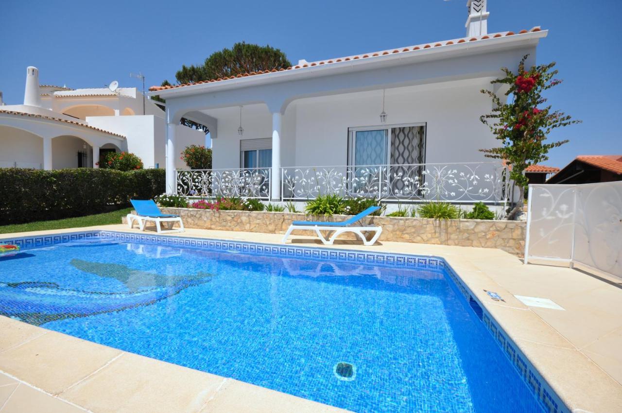 Well-Appointed Villa Is Situated In The Popular Resort Of Vilamoura Quarteira Zewnętrze zdjęcie