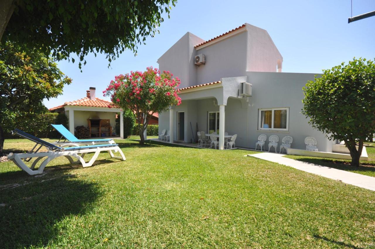 Well-Appointed Villa Is Situated In The Popular Resort Of Vilamoura Quarteira Zewnętrze zdjęcie