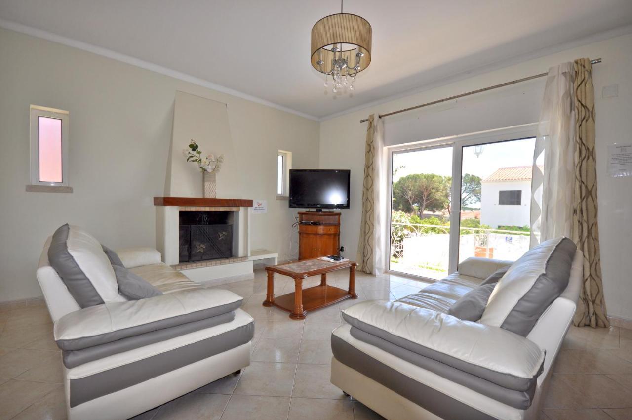 Well-Appointed Villa Is Situated In The Popular Resort Of Vilamoura Quarteira Zewnętrze zdjęcie