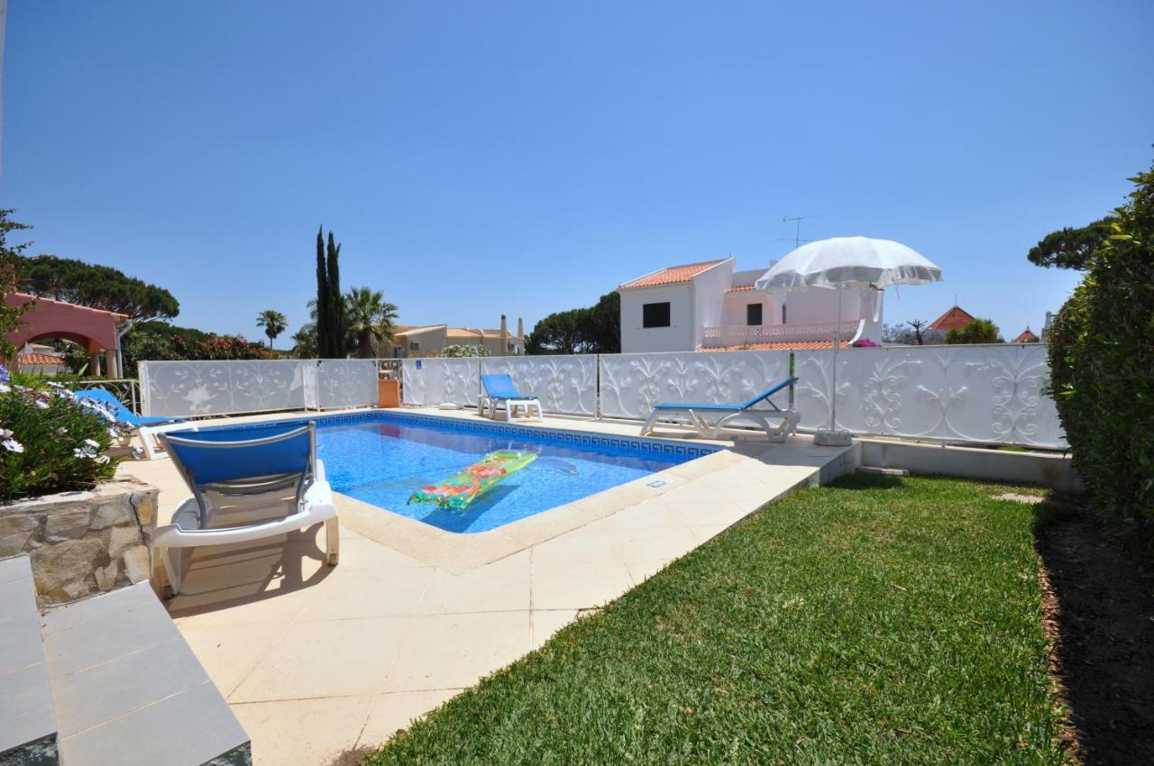 Well-Appointed Villa Is Situated In The Popular Resort Of Vilamoura Quarteira Zewnętrze zdjęcie