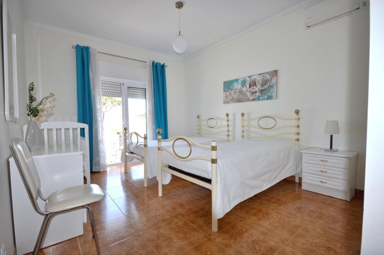 Well-Appointed Villa Is Situated In The Popular Resort Of Vilamoura Quarteira Zewnętrze zdjęcie