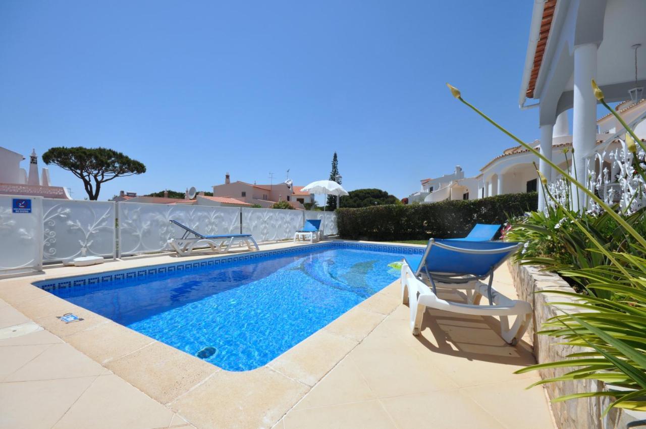 Well-Appointed Villa Is Situated In The Popular Resort Of Vilamoura Quarteira Zewnętrze zdjęcie