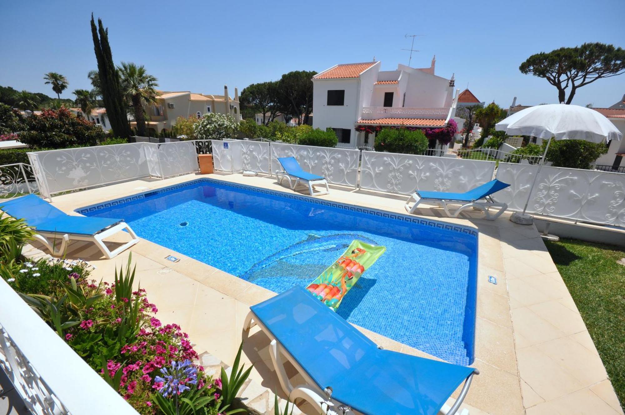 Well-Appointed Villa Is Situated In The Popular Resort Of Vilamoura Quarteira Zewnętrze zdjęcie